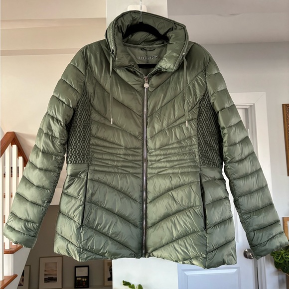 Bernardo Jackets & Blazers - Bernardo Olive Green Puffer Jacket - Size XL - Never Worn